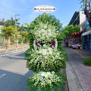 KỆ HOA VIẾNG 56811